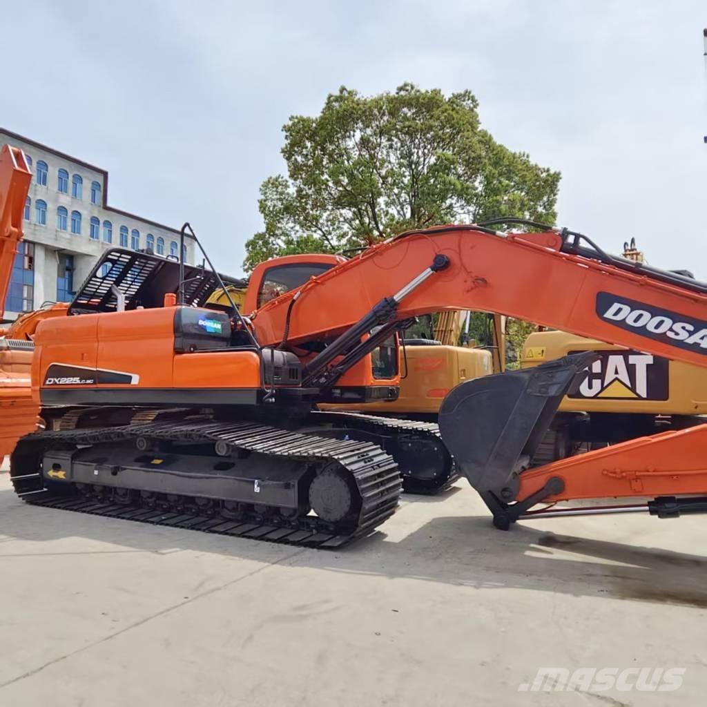 Doosan DX 225 Crawler excavators