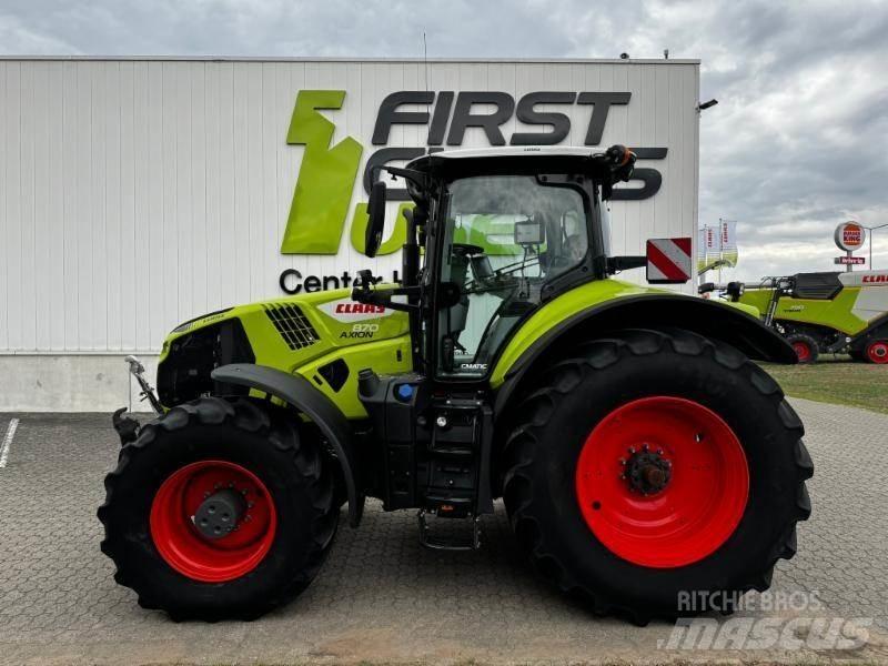 CLAAS AXION 870 Tractors