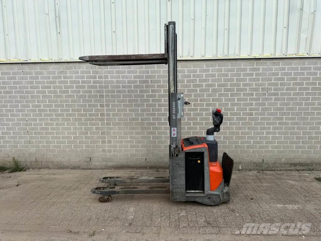 BT SWE200D Pedestrian stacker