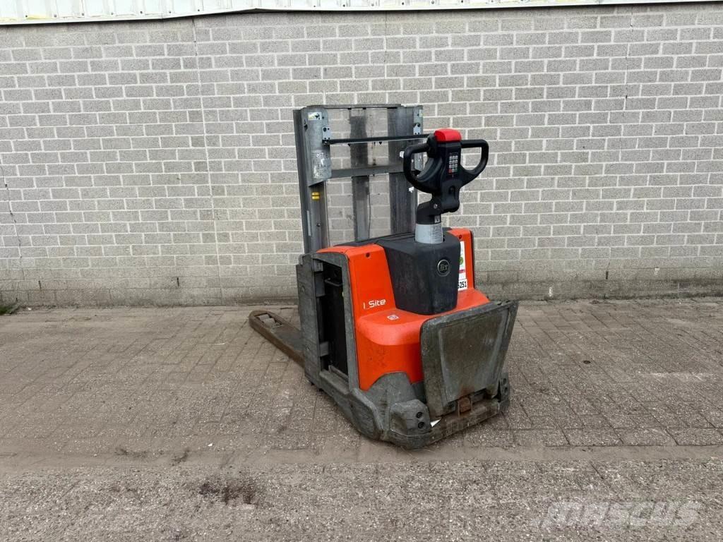 BT SWE200D Pedestrian stacker