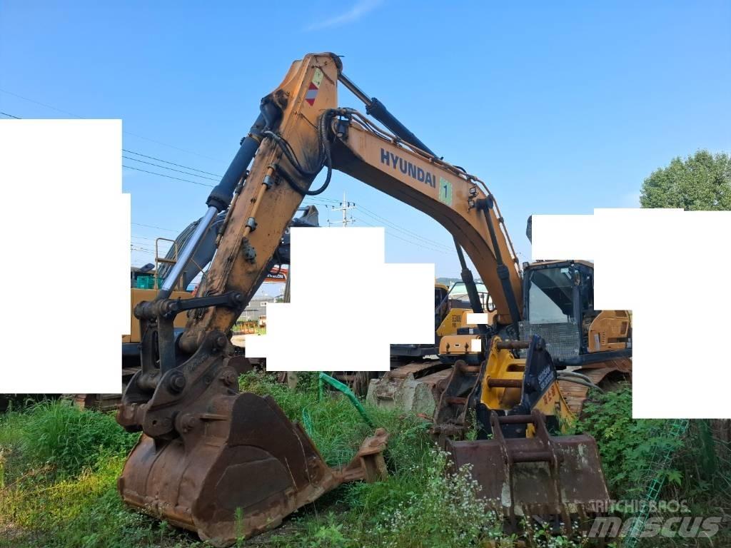Hyundai HX 300 Crawler excavators