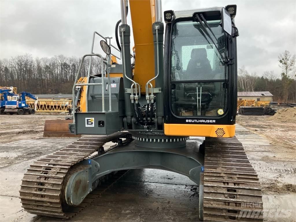 Liebherr R924 Crawler excavators