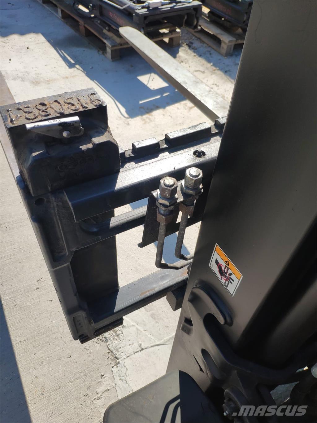 Yale GDP35VX Diesel trucks