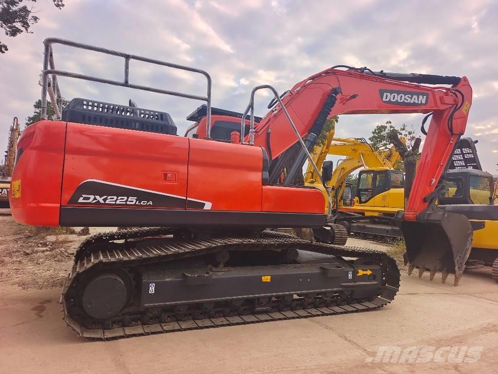 Doosan DX 225 Crawler excavators