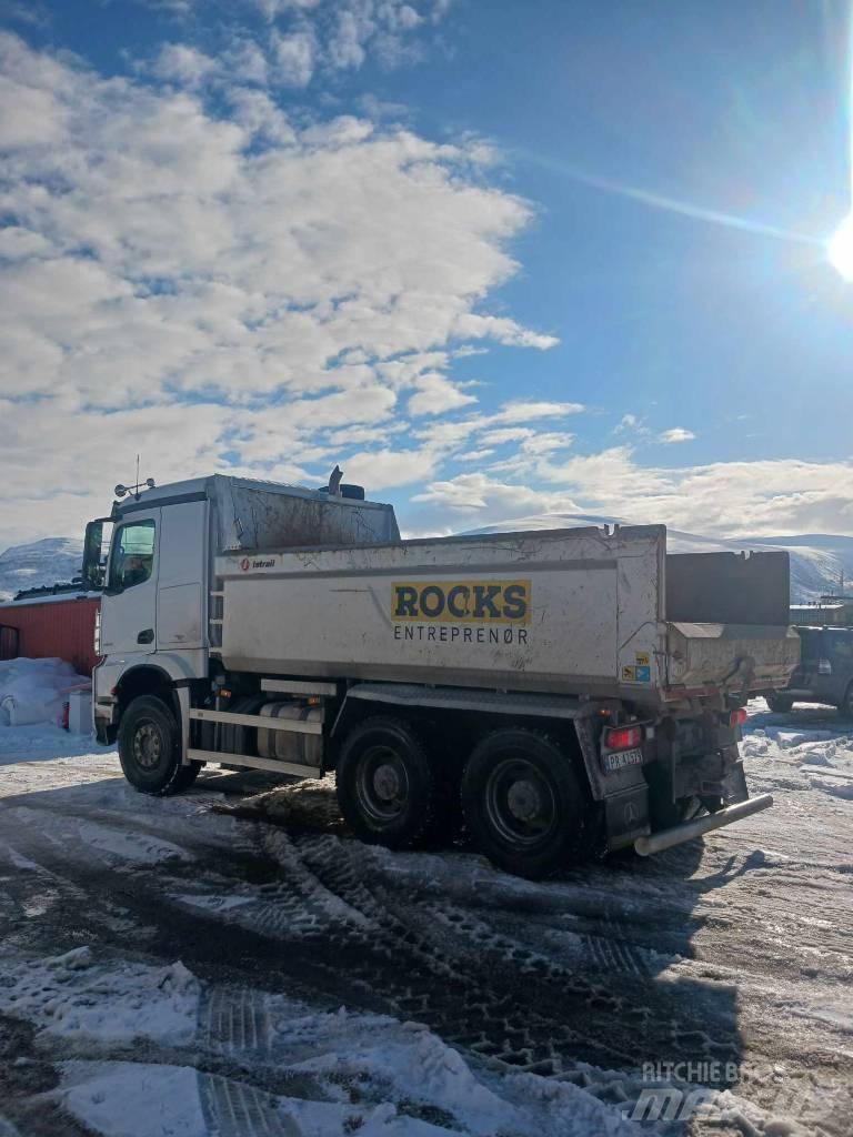 Mercedes-Benz 26.58k Tipper trucks