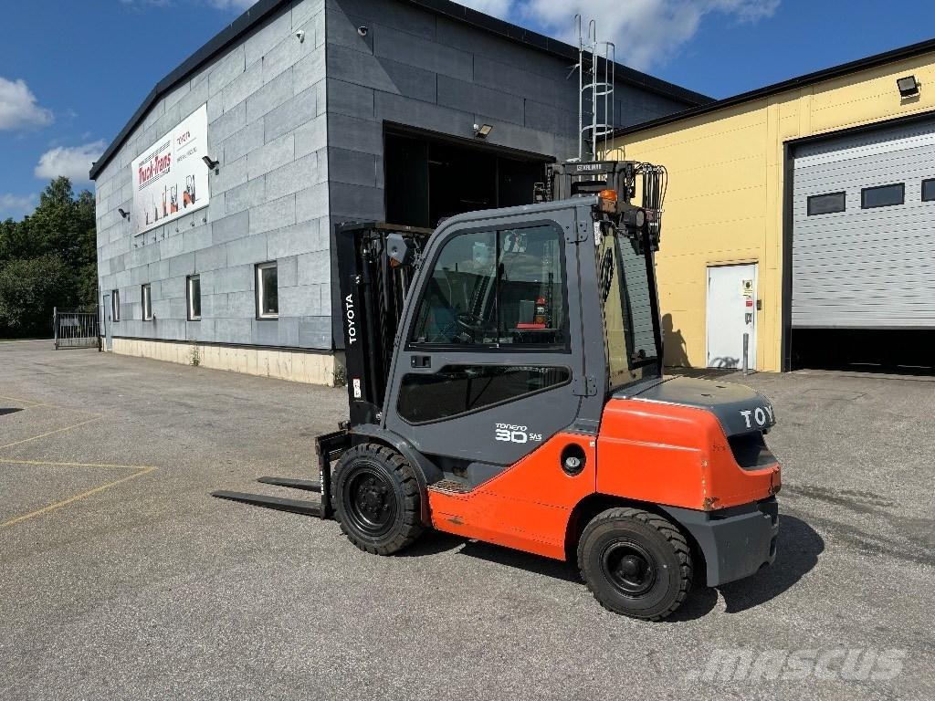 Toyota 02-8FDF30 Diesel trucks