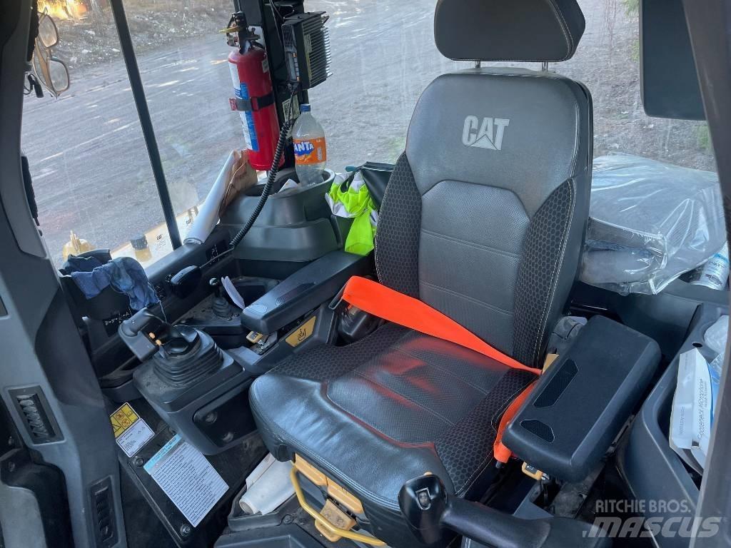 CAT D 6 XE LGP Crawler dozers