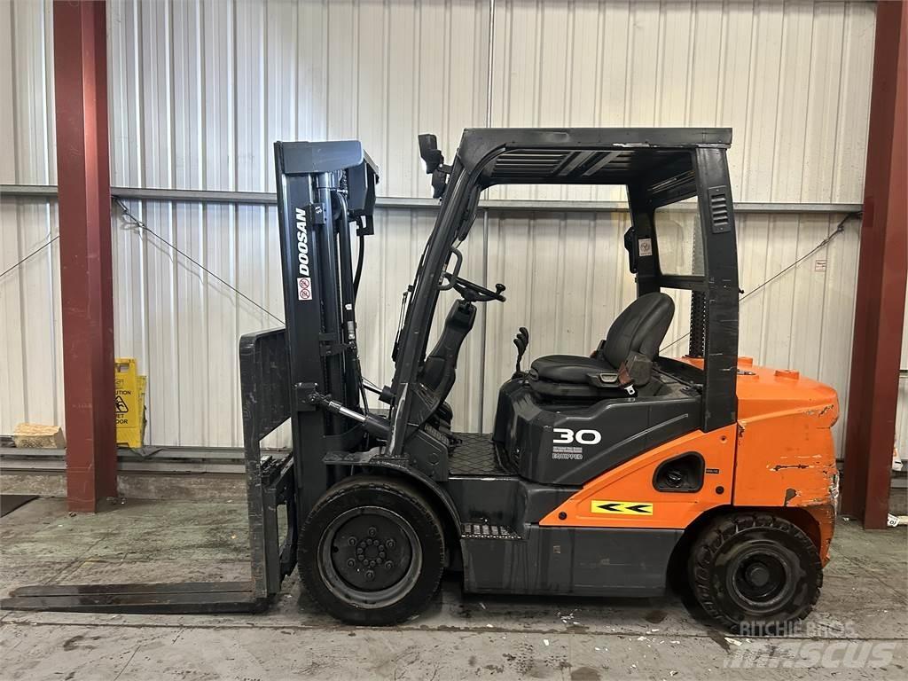 Doosan D30S-5 Diesel trucks