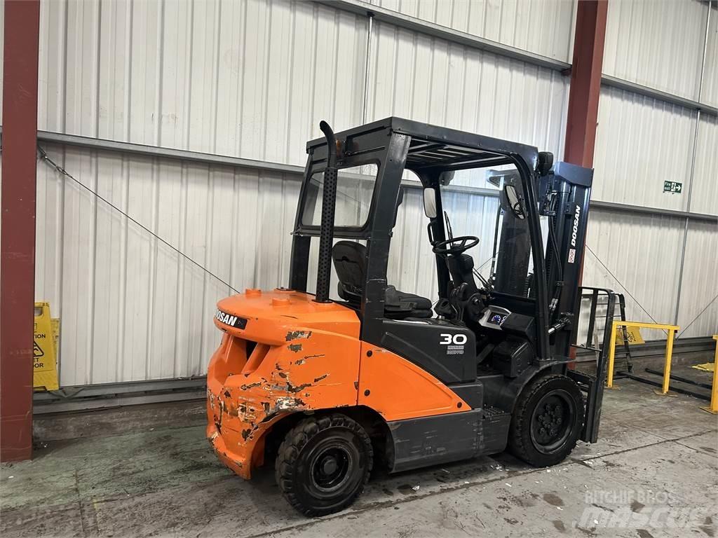 Doosan D30S-5 Diesel trucks