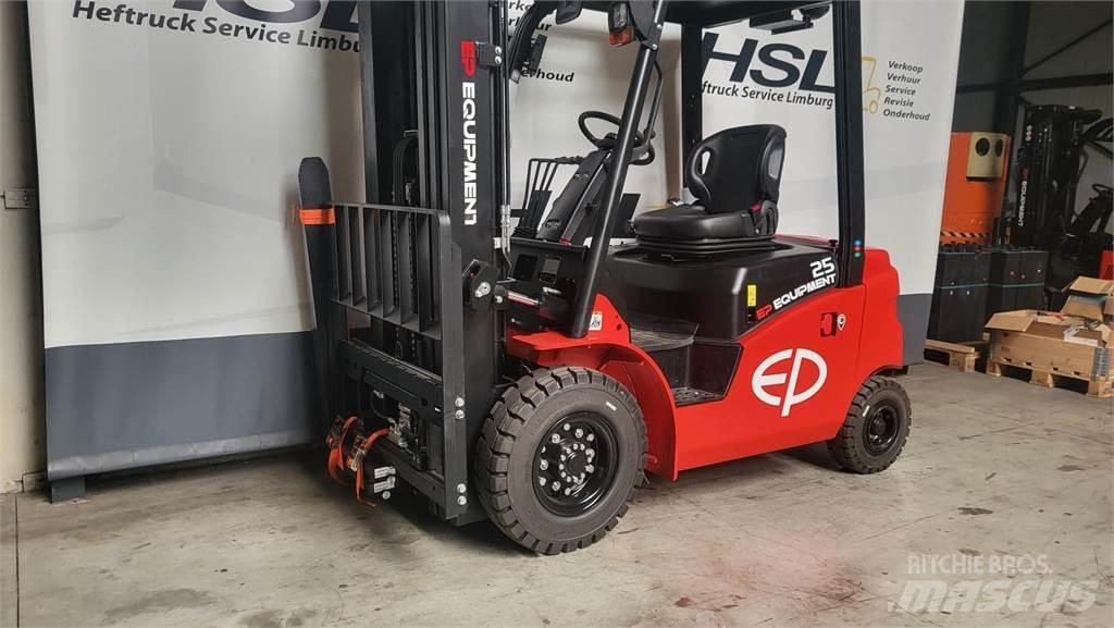  EFL303-B Electric forklift trucks