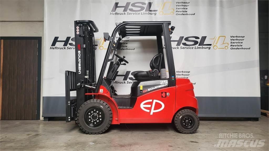  EFL303-B Electric forklift trucks