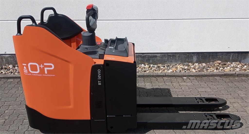 Toyota LPE 250 Pedestrian stacker