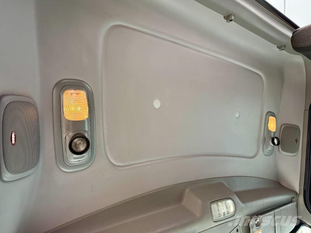 Peterbilt 389 Tractor Units