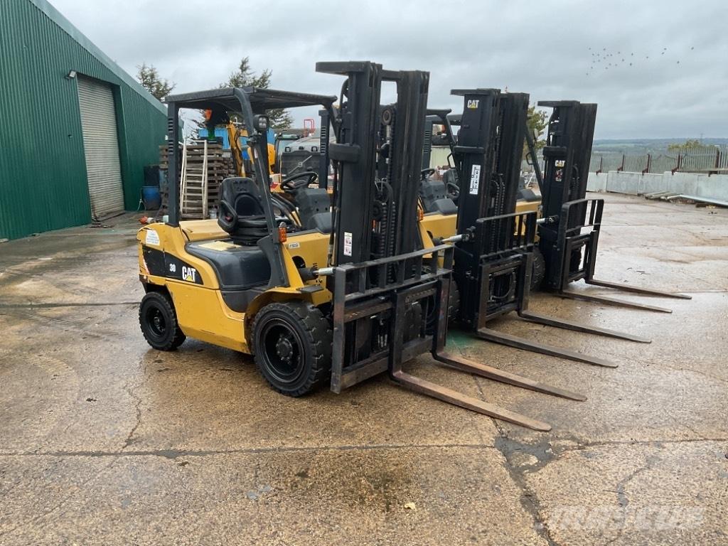 CAT DP30NT Diesel trucks