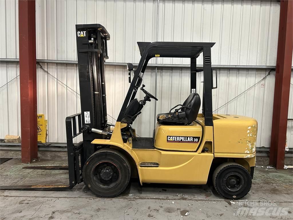 CAT DP30K Diesel trucks