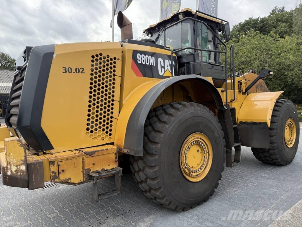 CAT 980M shovel + Bak Wheel loaders