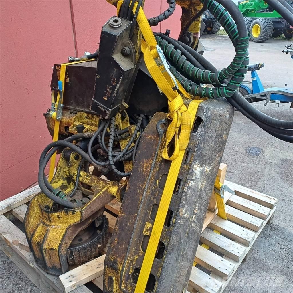 John Deere H415 Harvester heads