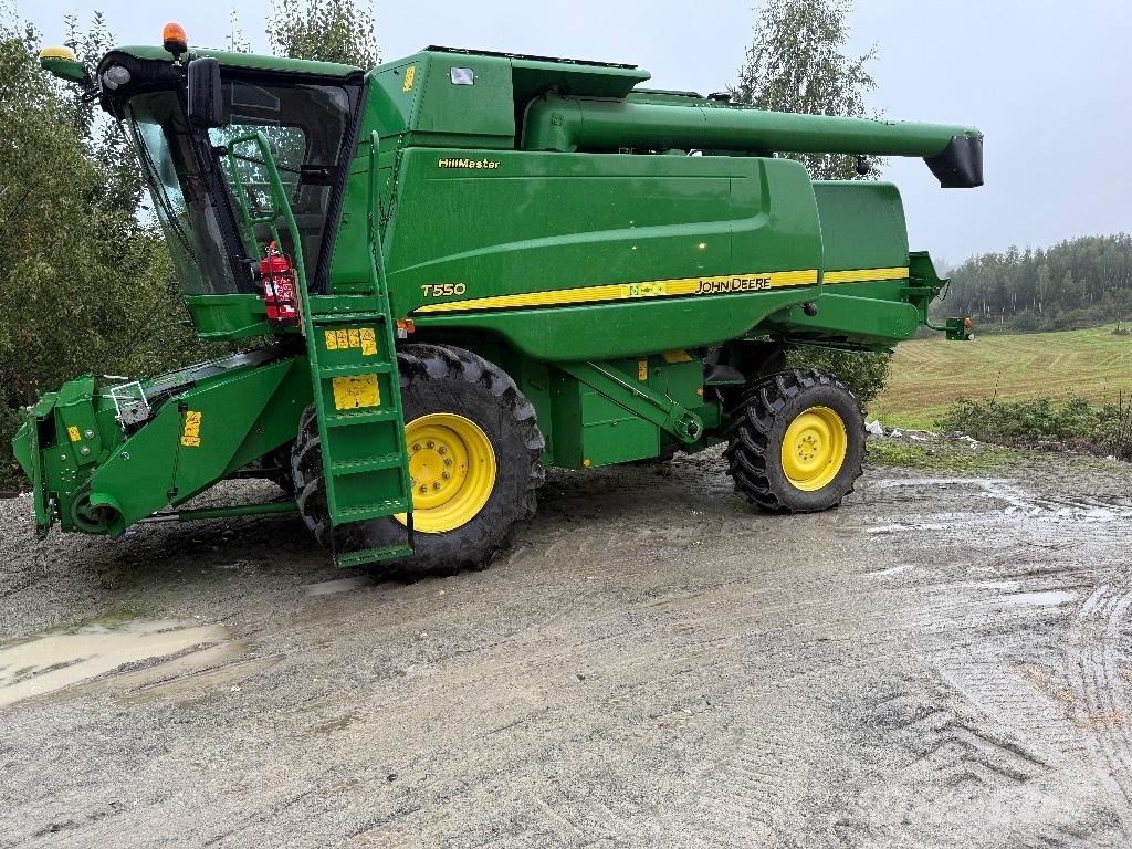 John Deere T550 Combine harvesters