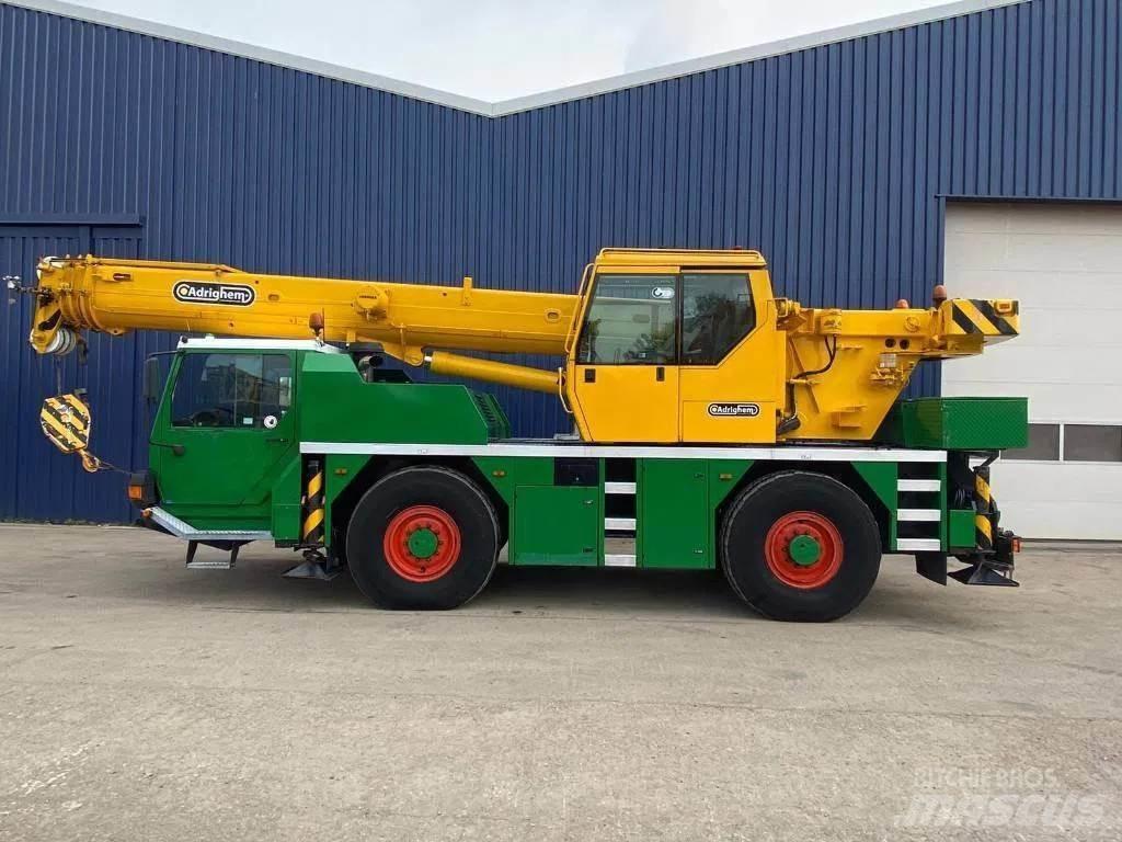 Liebherr LTM1030-2 All terrain cranes
