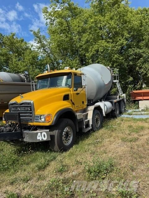 Mack CV 713 Concrete pump trucks