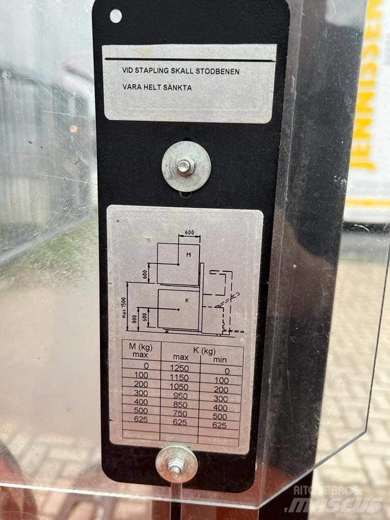 BT SPE 125 Pedestrian stacker