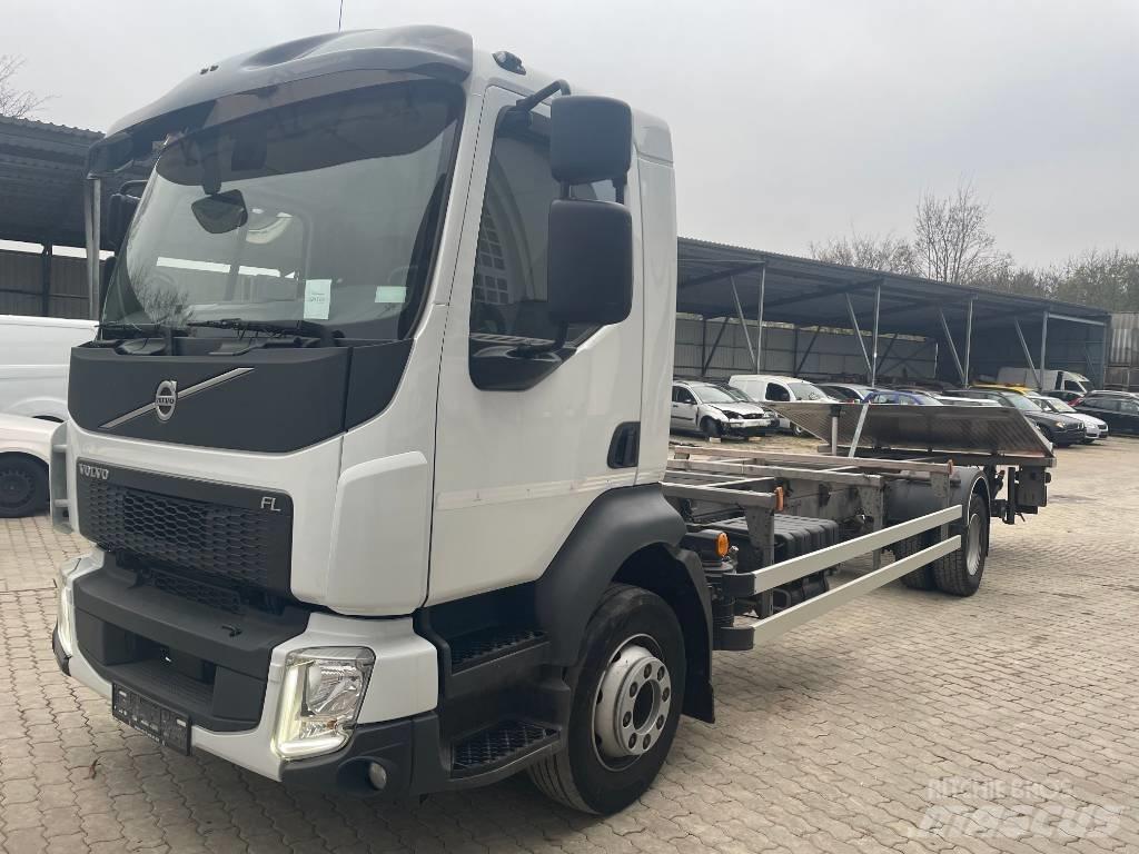 Volvo FL 250 Skip loader trucks