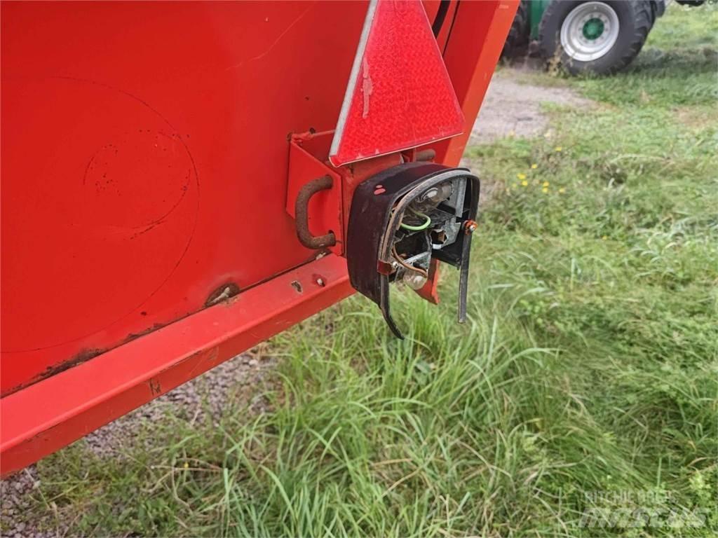 Deutz-Fahr E390 Self loading trailers