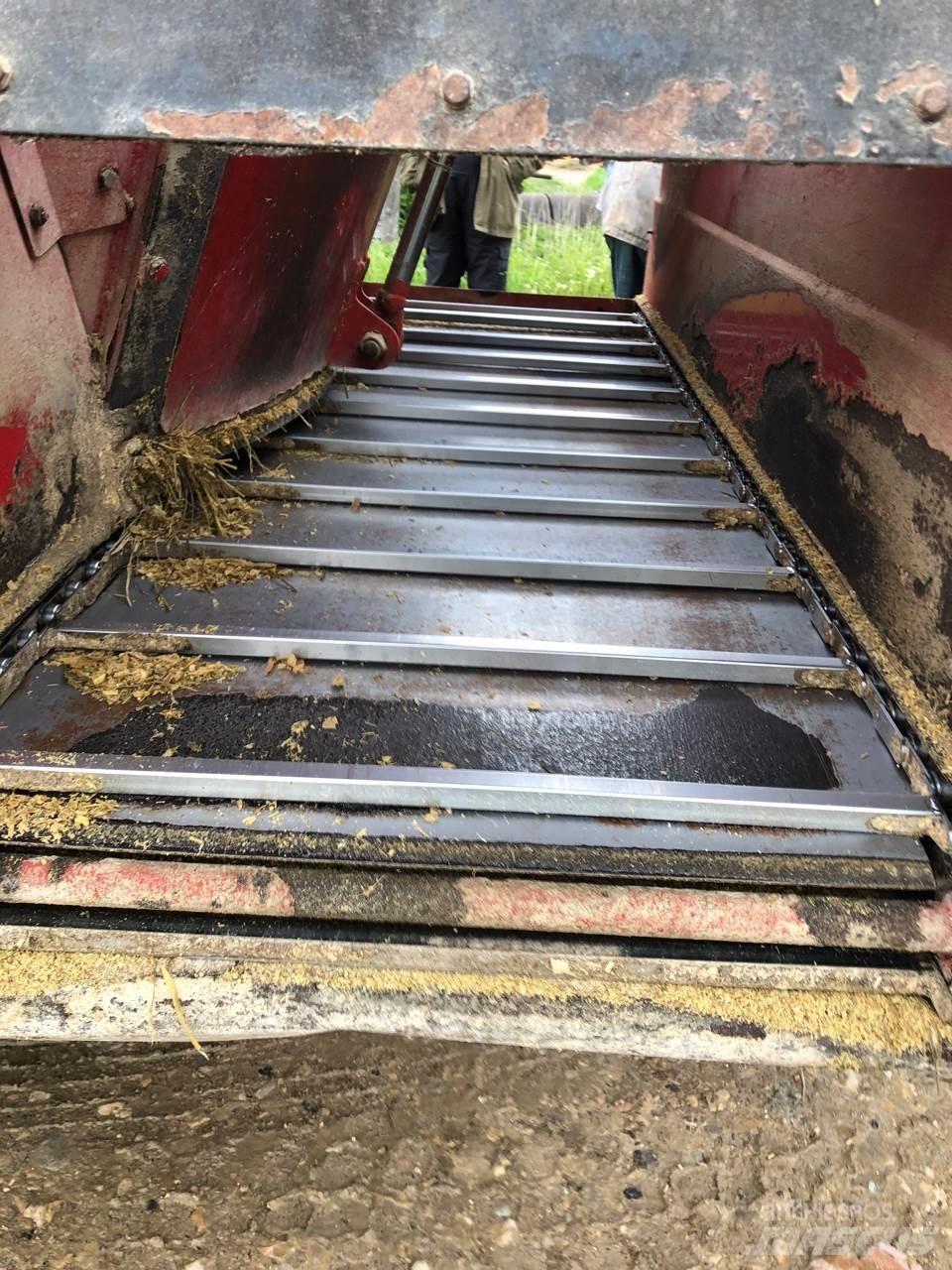 Vicon AVM 12 Feeders