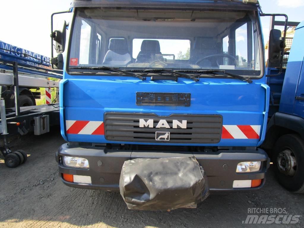 MAN LE 220 Tipper trucks