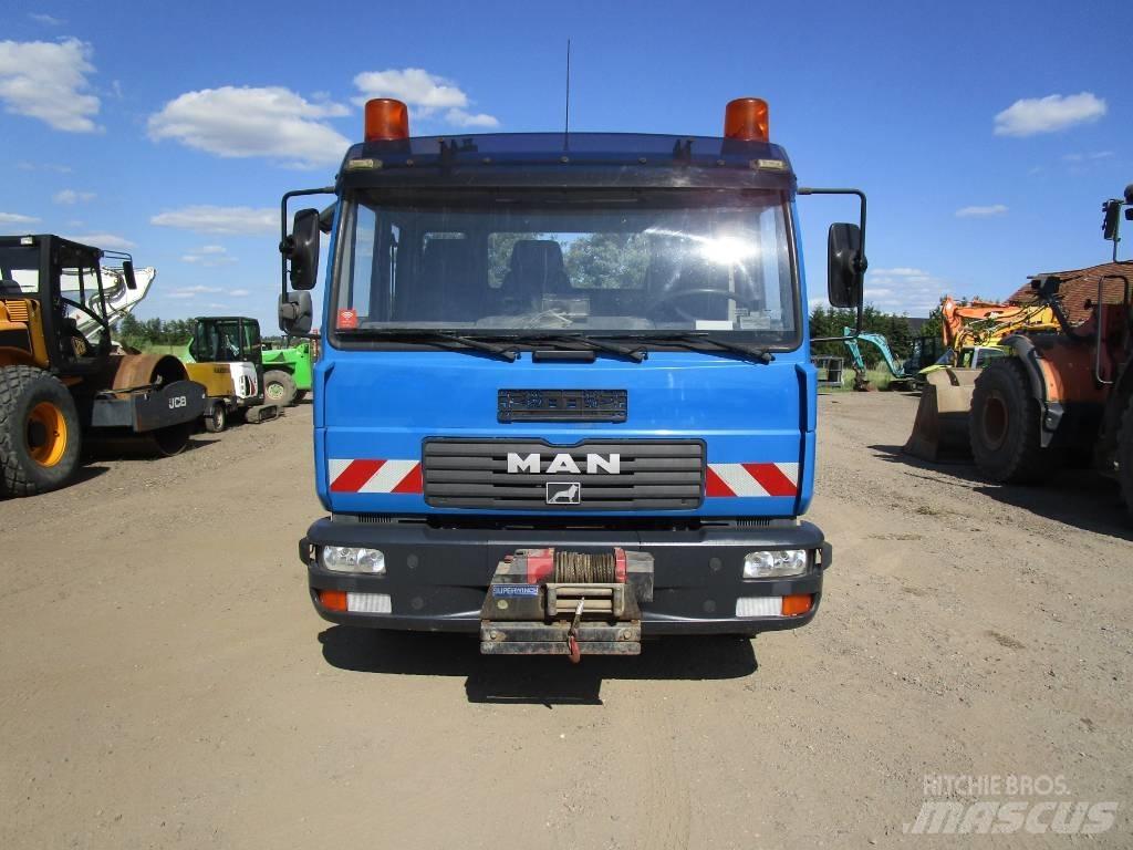 MAN LE 220 Tipper trucks