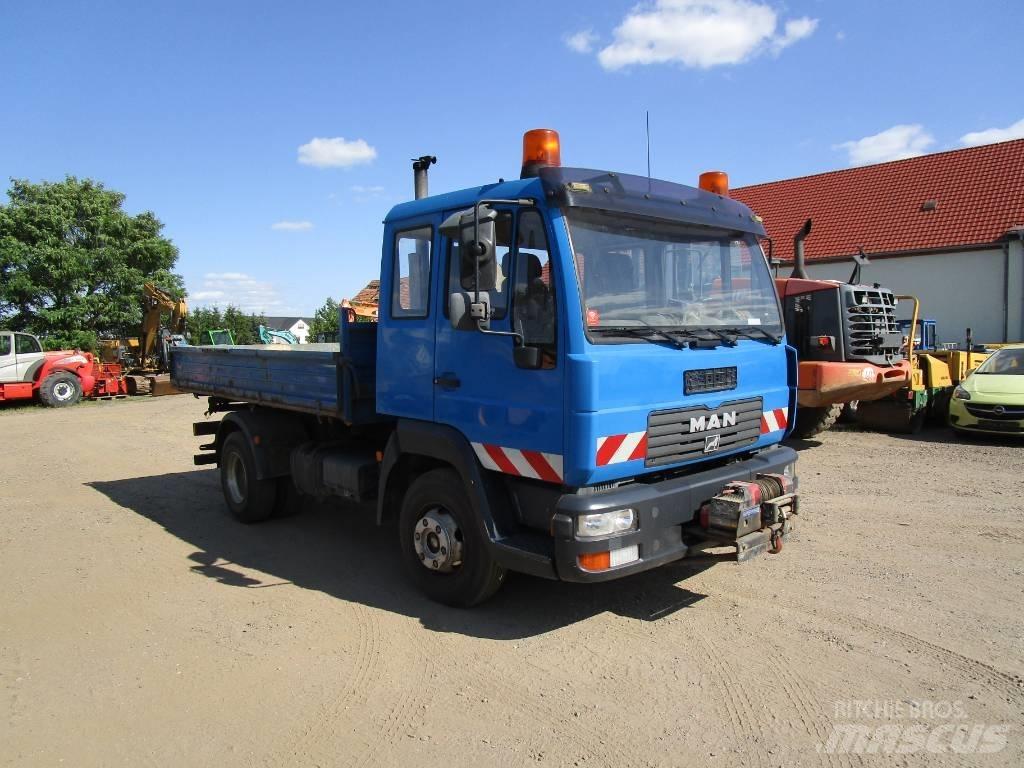 MAN LE 220 Tipper trucks