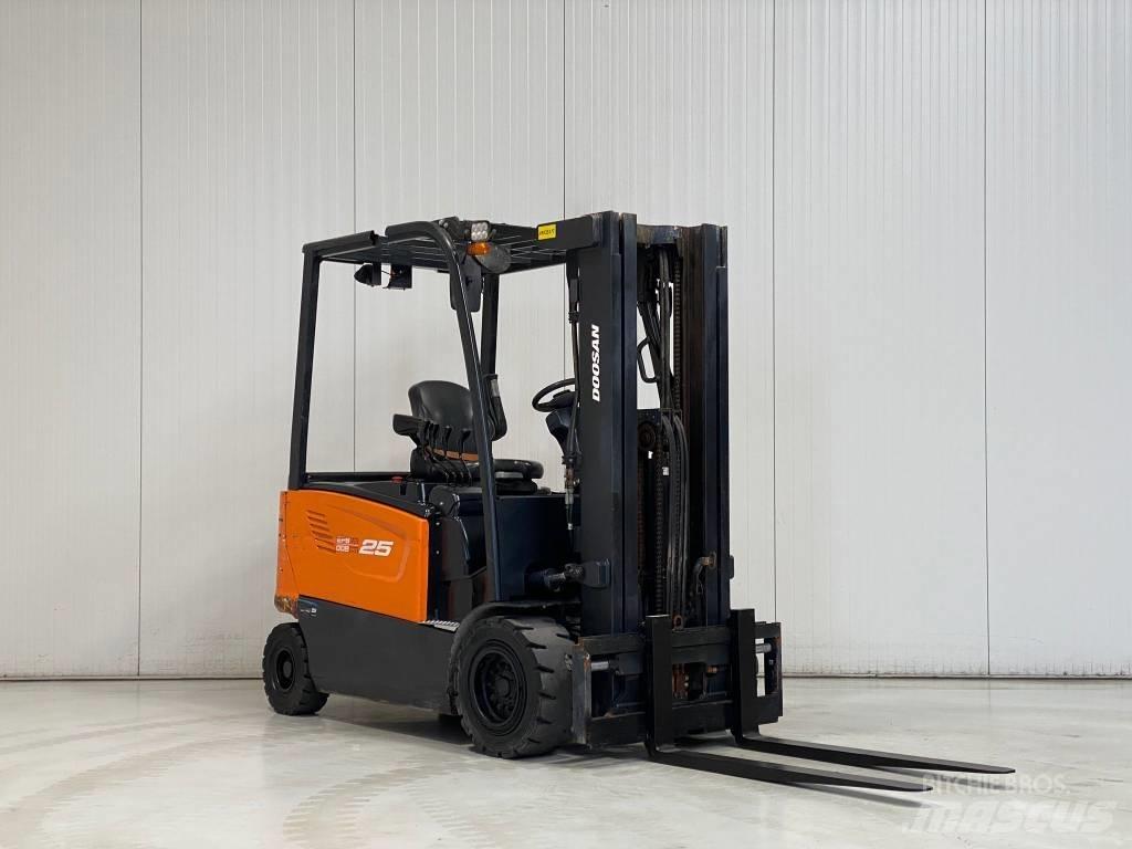 Doosan B25X-7 Electric forklift trucks