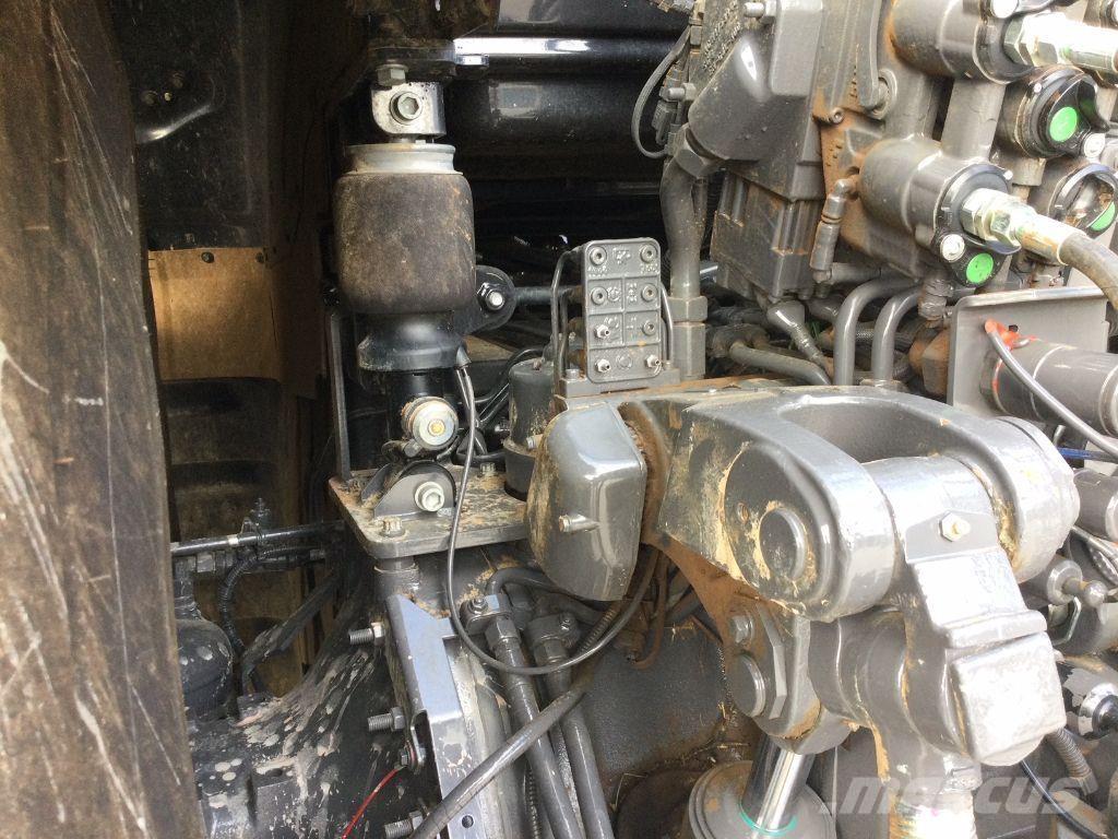 Valtra Q265 Tractors