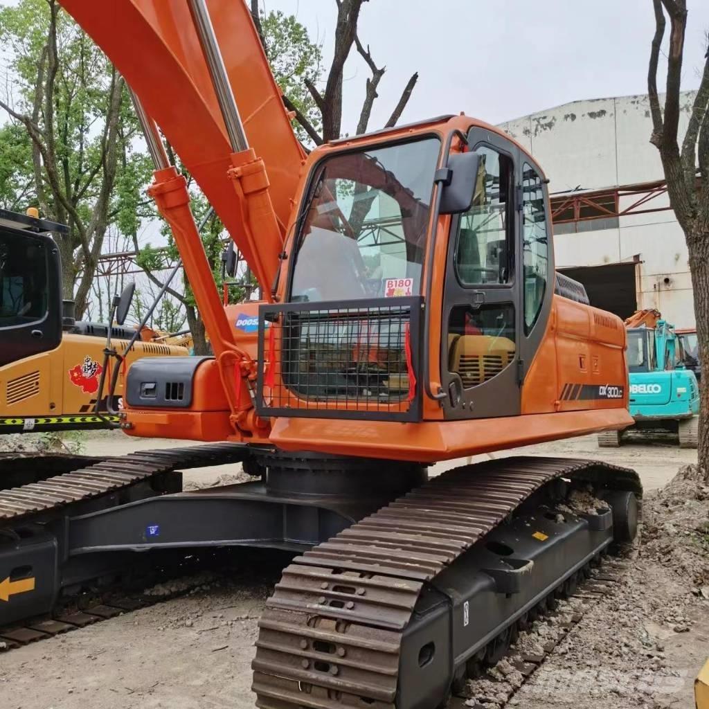 Doosan DX 300 LC Crawler excavators