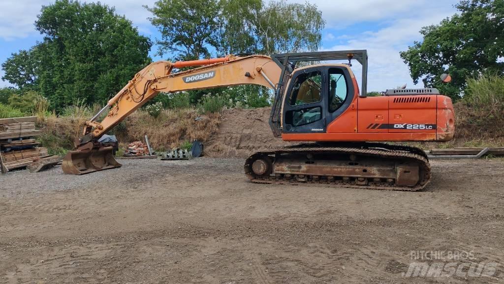 Doosan DX 225 LC Crawler excavators
