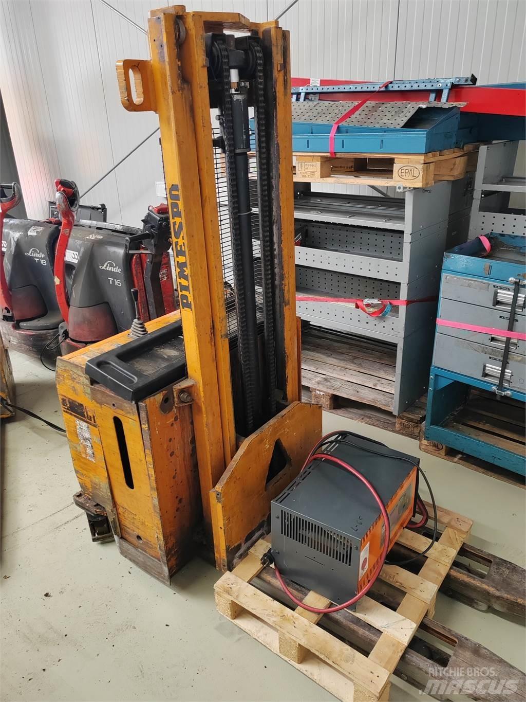 Om-Pimespo CT 13 Pedestrian stacker
