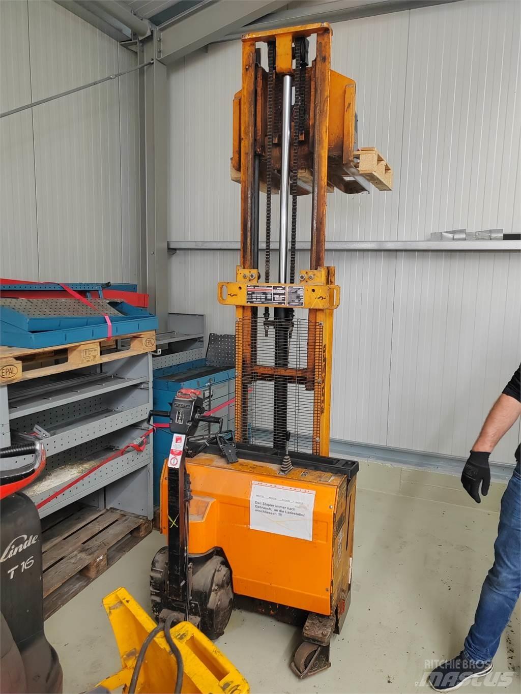 Om-Pimespo CT 13 Pedestrian stacker