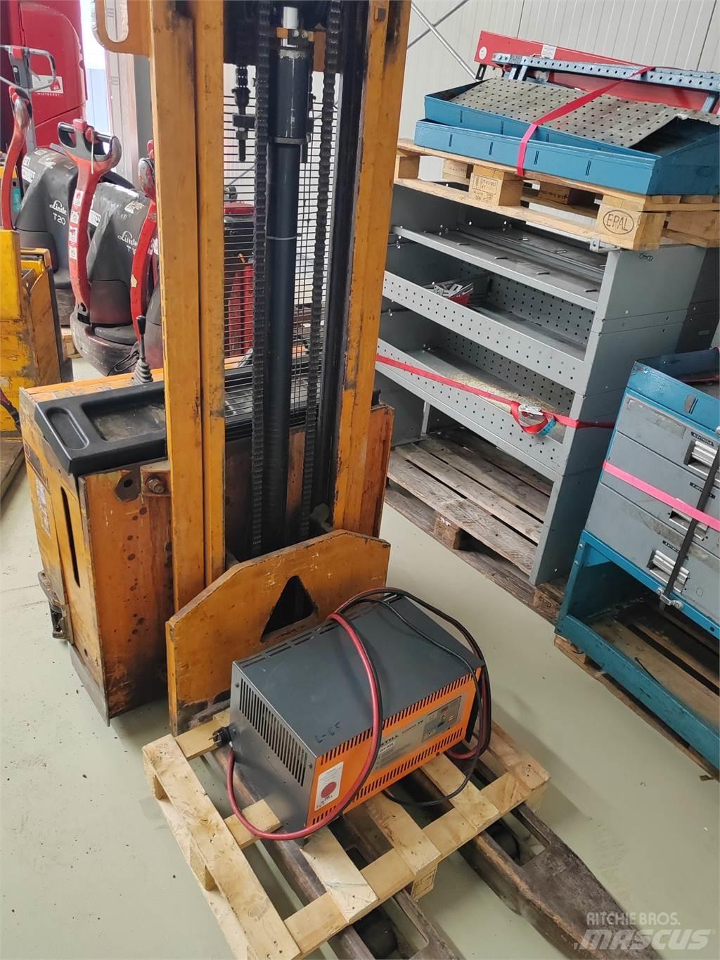 Om-Pimespo CT 13 Pedestrian stacker