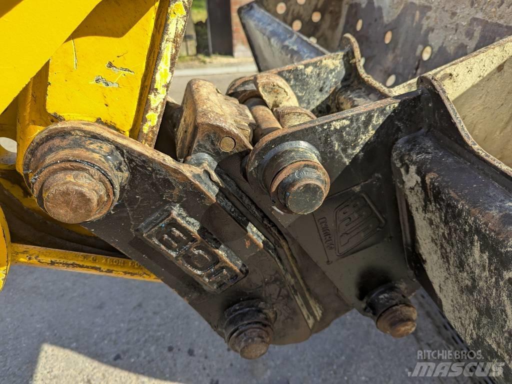 JCB 3 CX Backhoe loaders