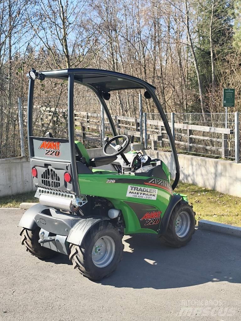Avant 220 Multi purpose loaders