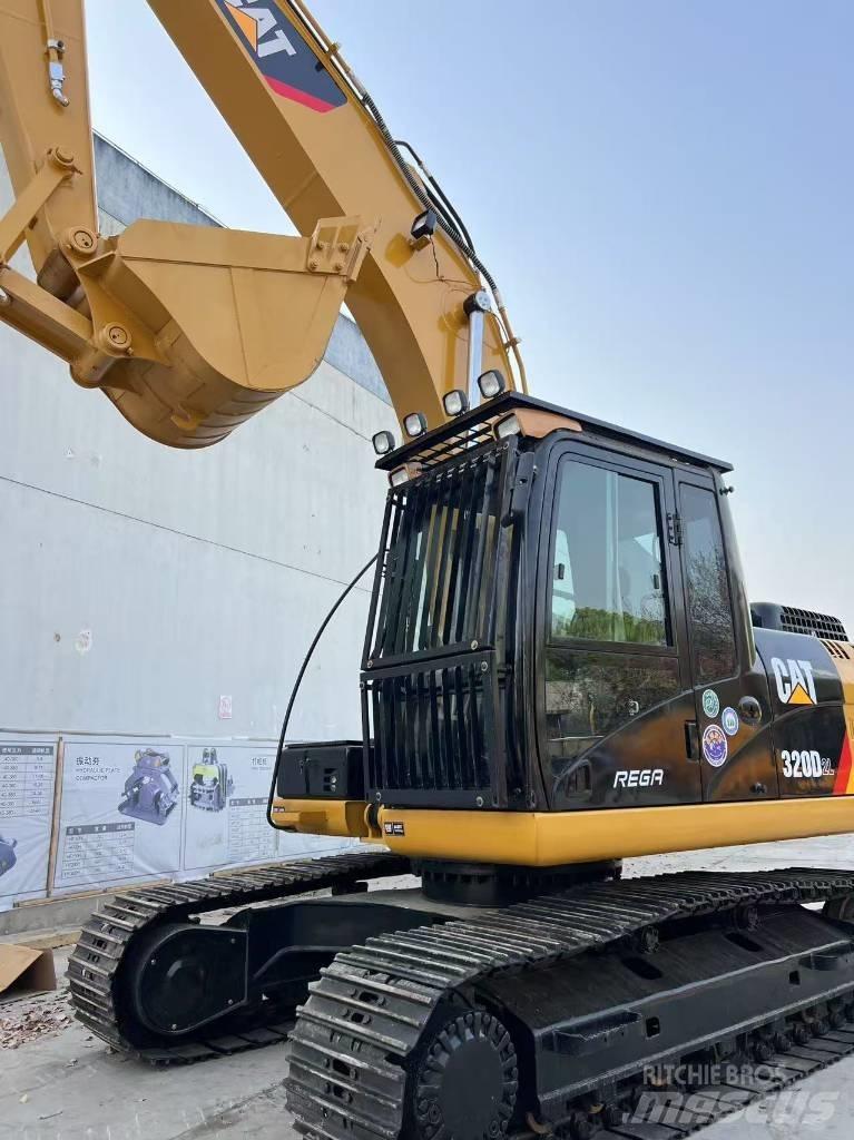 CATERPILLR 320d2 Midi excavators  7t - 12t
