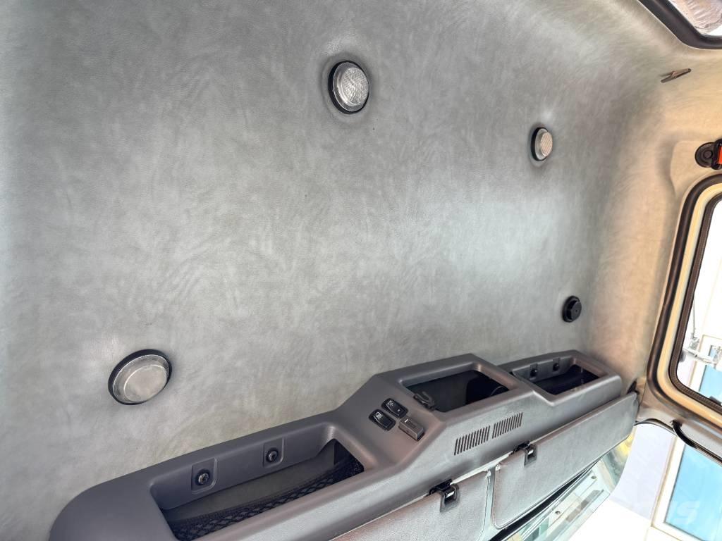 Mack GU713 Cable lift demountable trucks