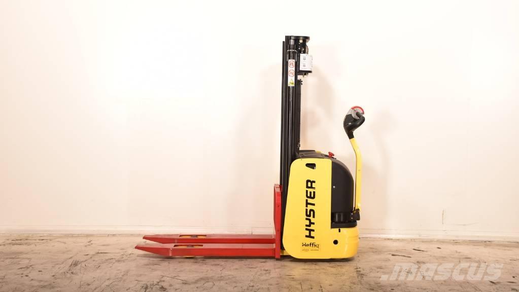 Hyster S1.0-24 Pedestrian stacker