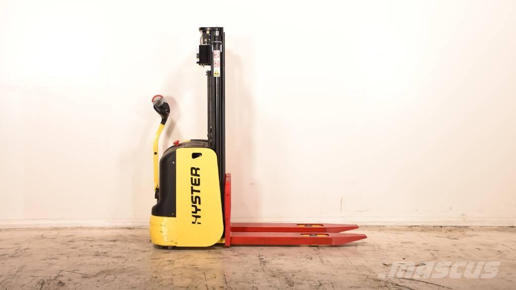 Hyster S1.0-24 Pedestrian stacker