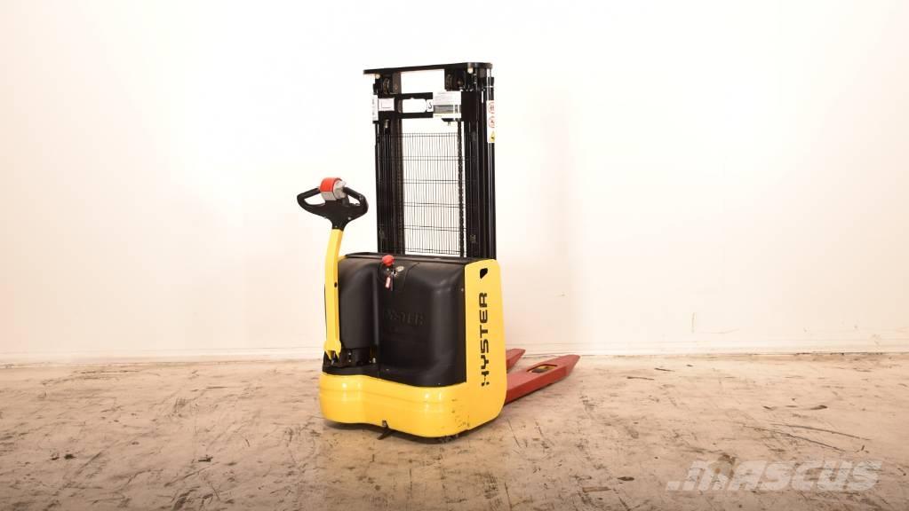 Hyster S1.0-24 Pedestrian stacker