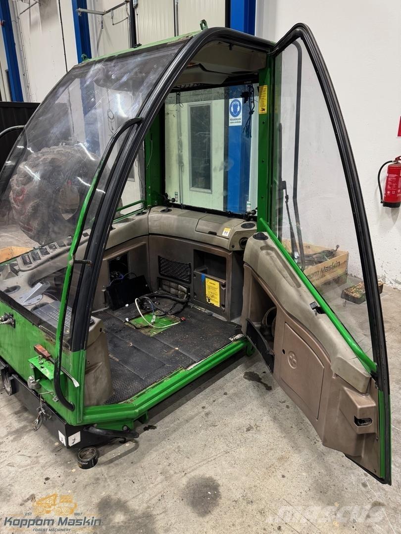 John Deere 1470D Cabins and interior