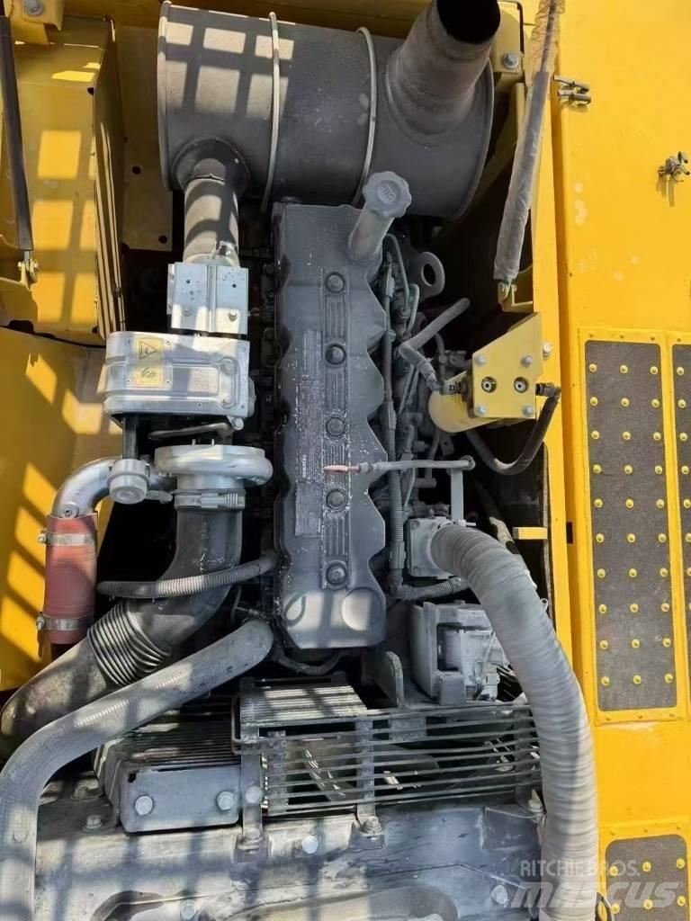 Komatsu 220-8 Crawler excavators