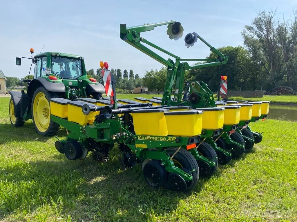 John Deere 1760 Planters