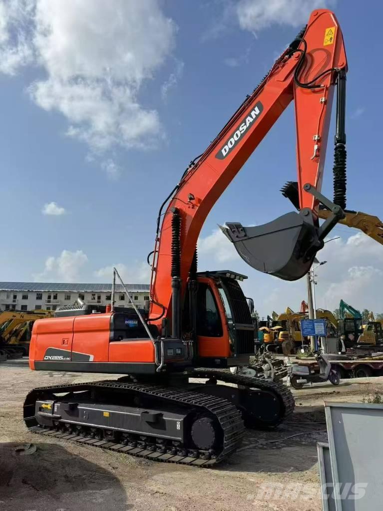 Doosan 225 LCA Crawler excavators
