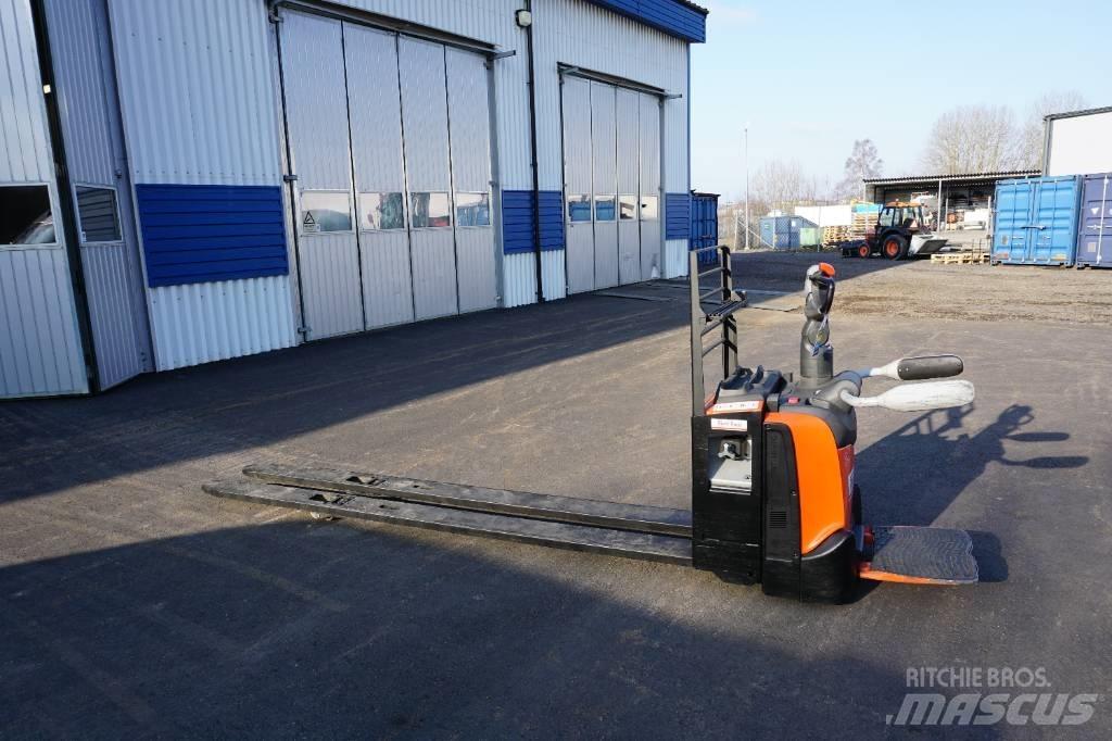 Toyota LPE250 Low lifter with platform